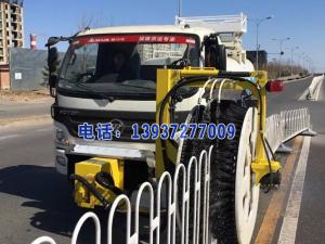 河南都市機(jī)械設(shè)備有限公司與晉中**共同研制開發(fā)成功了新型的護(hù)欄清洗車