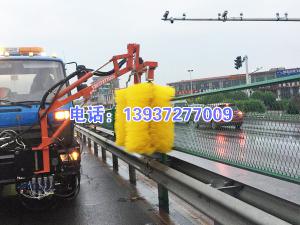 護(hù)欄清洗車