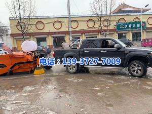 湖南省長沙市婁底市亮麗公路養(yǎng)護(hù)中心彭總與我司工程師喬主任合作研發(fā)新型的皮卡車式道路清掃車